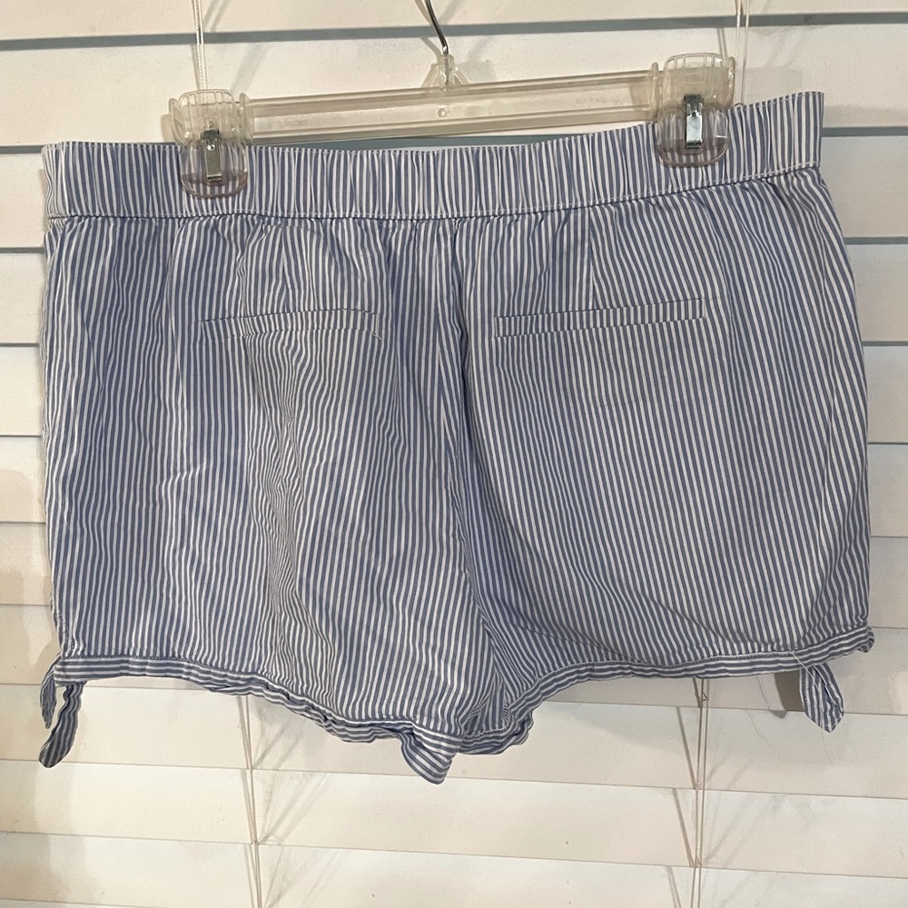 Loft Shorts - Picture 3 of 5
